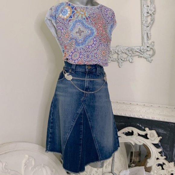 NWT Levi’s Distressed Stretch Frayed Denim Skirt - Picture 2 of 8